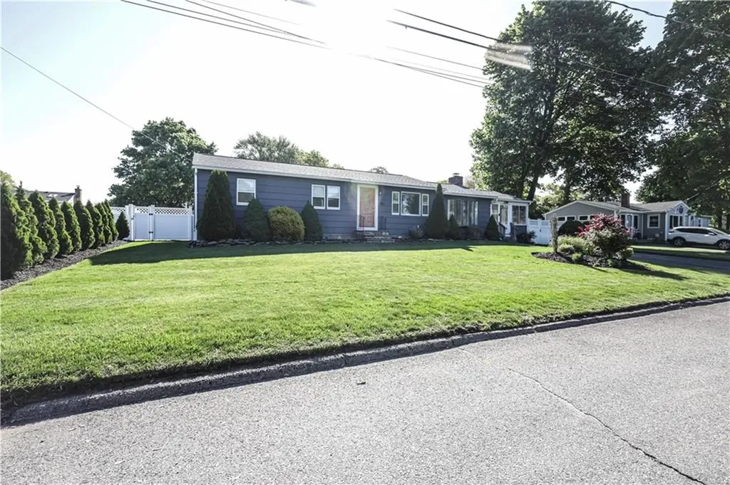 102 Julian Road Warwick RI 02889