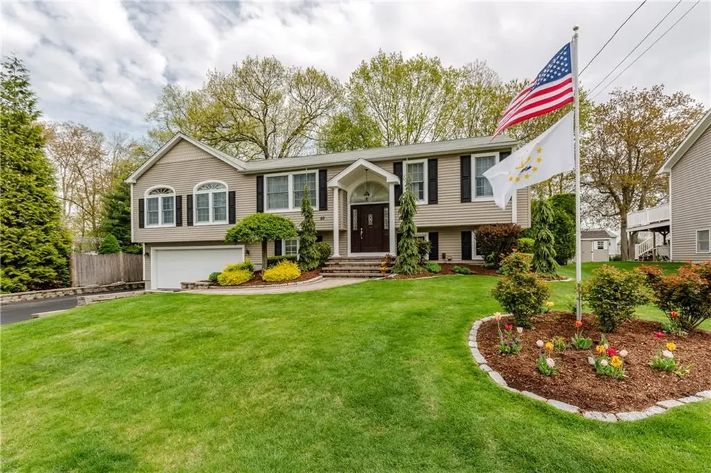 50 Thunder Trail Cranston RI 02921