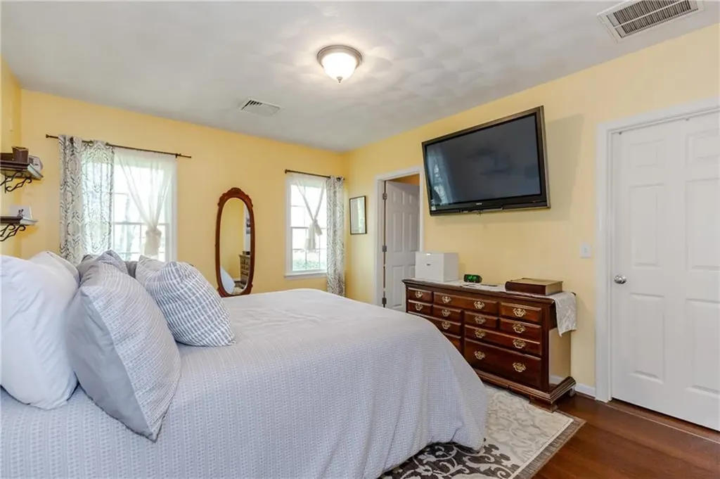 50 Thunder Trail Cranston RI 02921