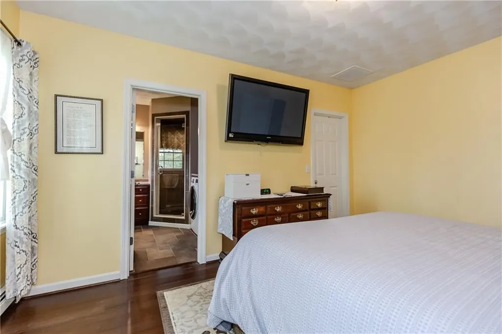 50 Thunder Trail Cranston RI 02921