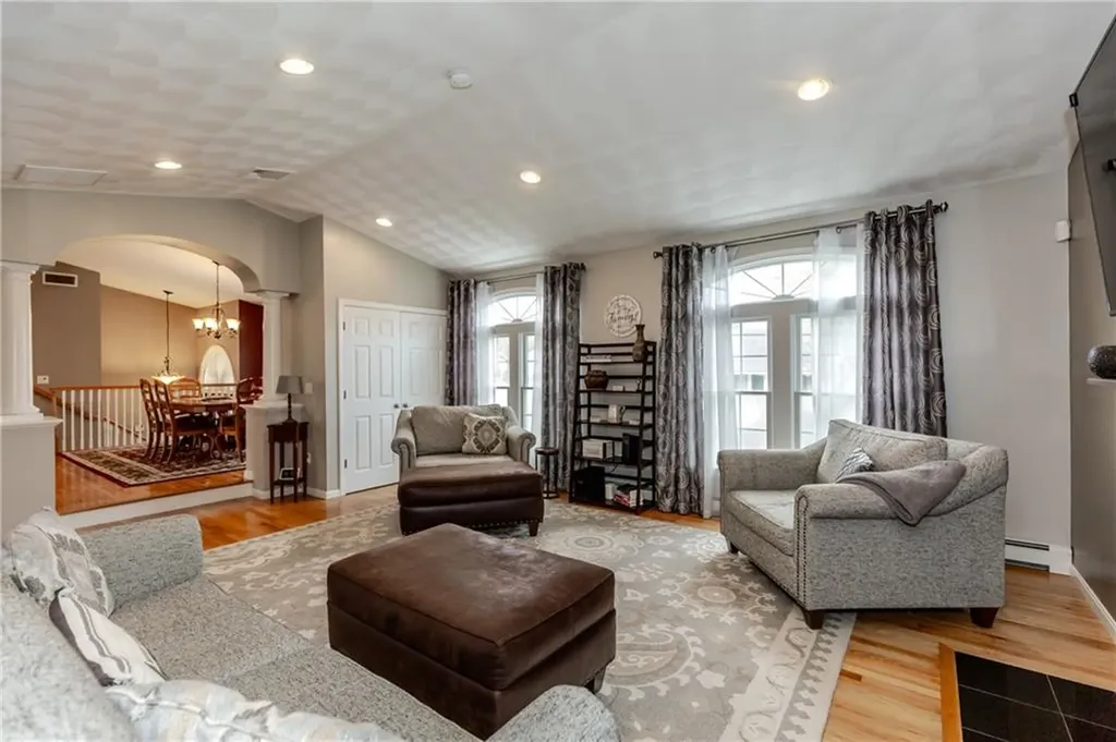 50 Thunder Trail Cranston RI 02921