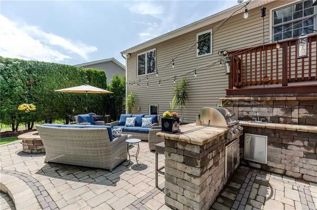 50 Thunder Trail Cranston RI 02921