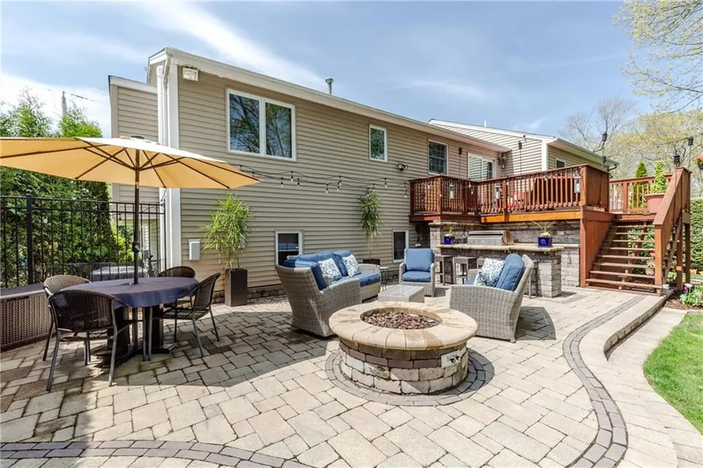 50 Thunder Trail Cranston RI 02921