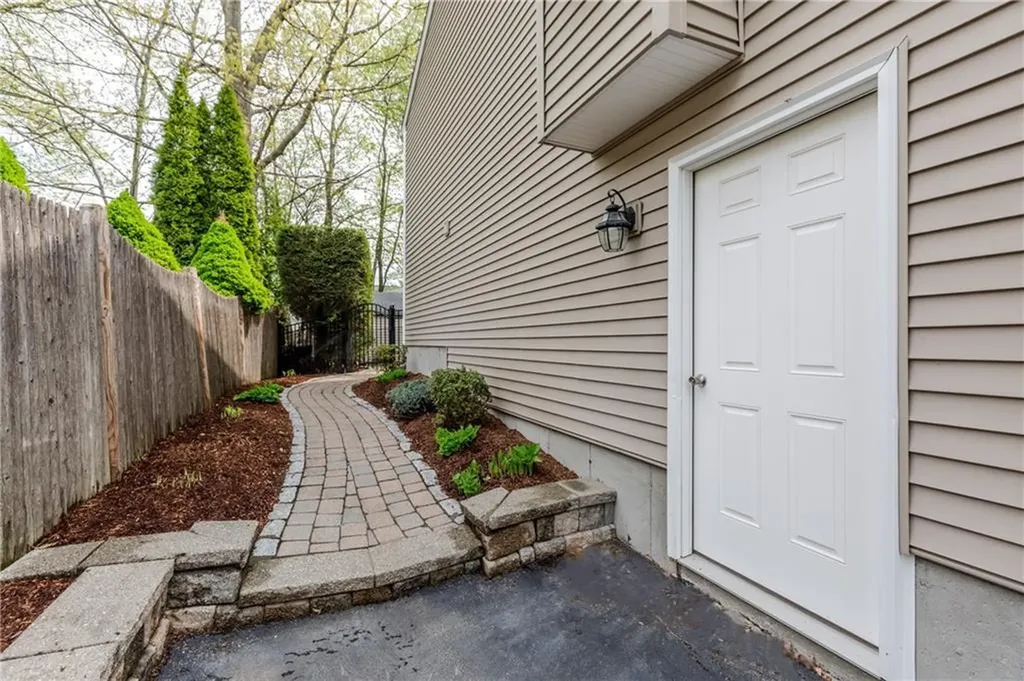 50 Thunder Trail Cranston RI 02921