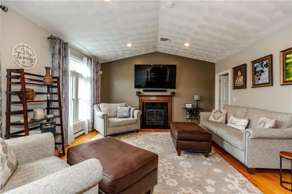 50 Thunder Trail Cranston RI 02921