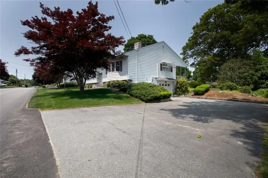74 Kenyon Road Tiverton RI 02878