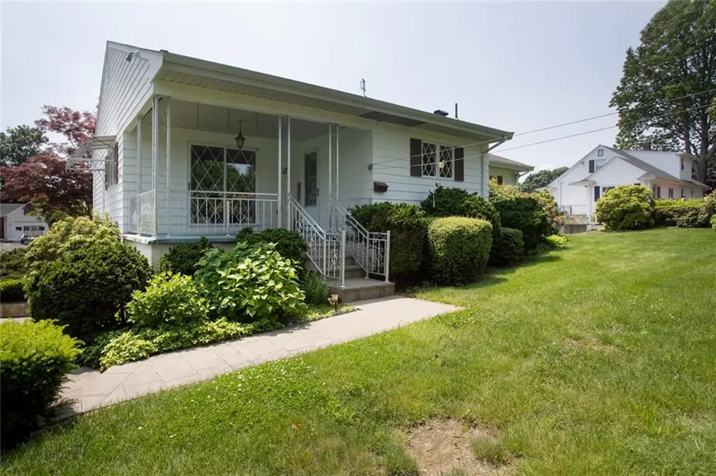 74 Kenyon Road Tiverton RI 02878