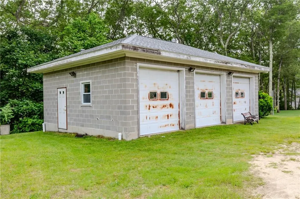 10 Lantern Road Smithfield RI 02917