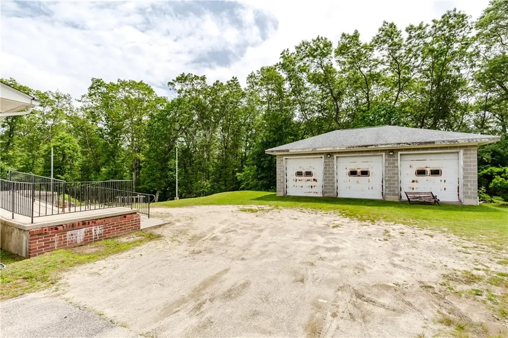 10 Lantern Road Smithfield RI 02917