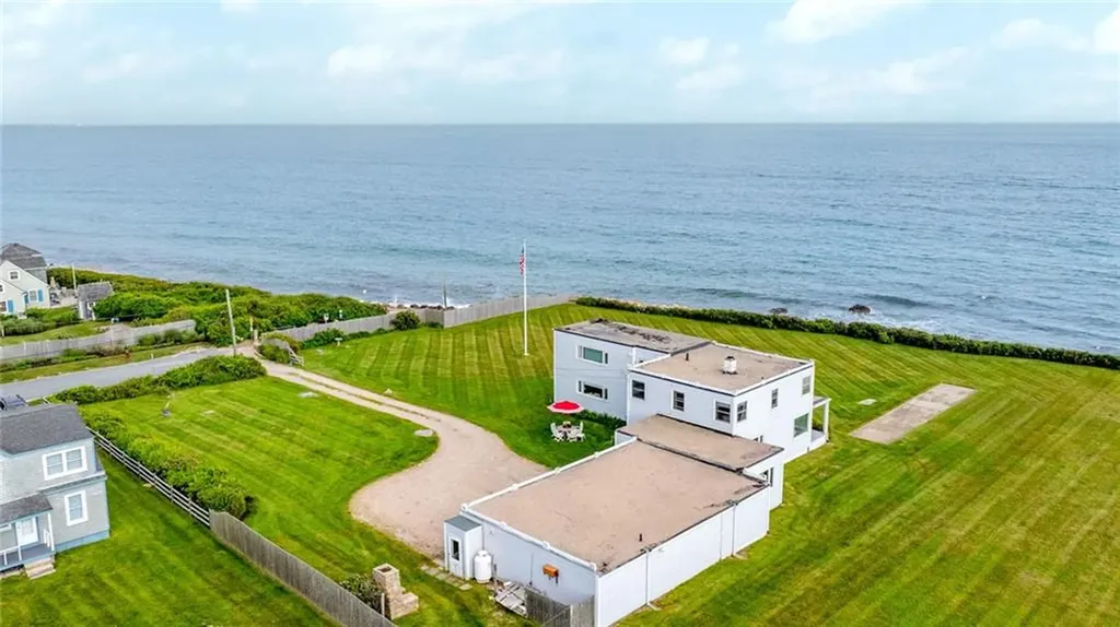 2 Green Hill Avenue South Kingstown RI 02879