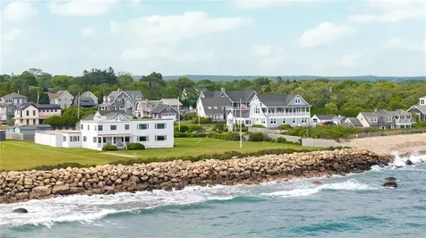 2 Green Hill Avenue South Kingstown RI 02879