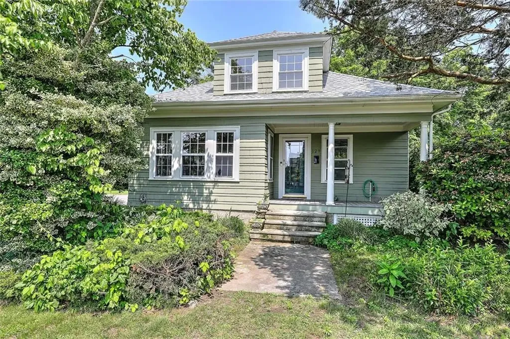 129 Ash Street Warwick RI 02888