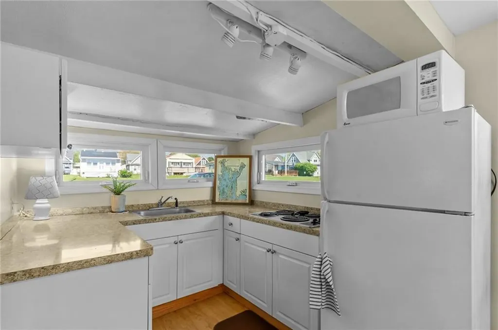 64 Burnside Avenue Narragansett RI 02882