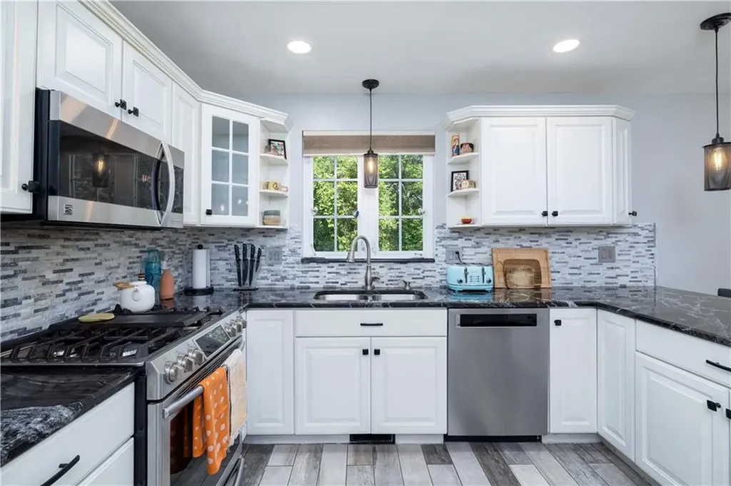 17 Gilcrest Drive West Warwick RI 02893