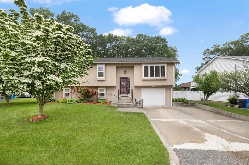 9 Daisy Court Cranston RI 02920