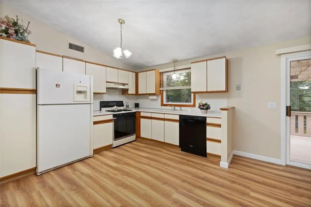 9 Daisy Court Cranston RI 02920