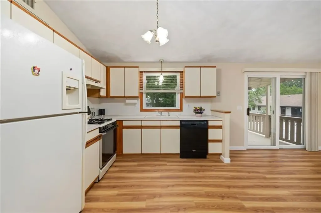 9 Daisy Court Cranston RI 02920