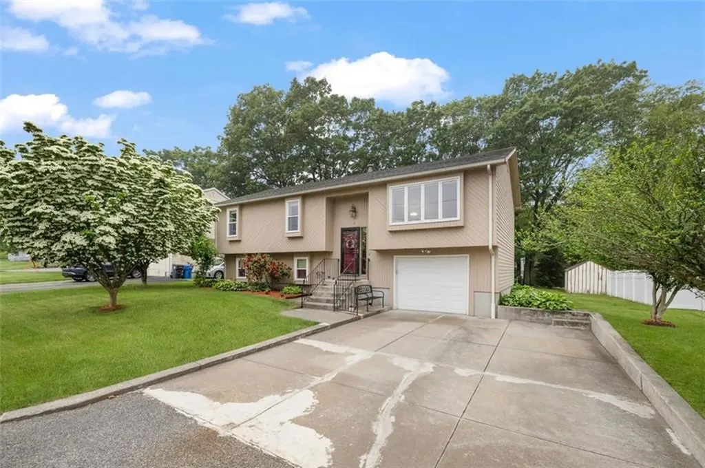 9 Daisy Court Cranston RI 02920