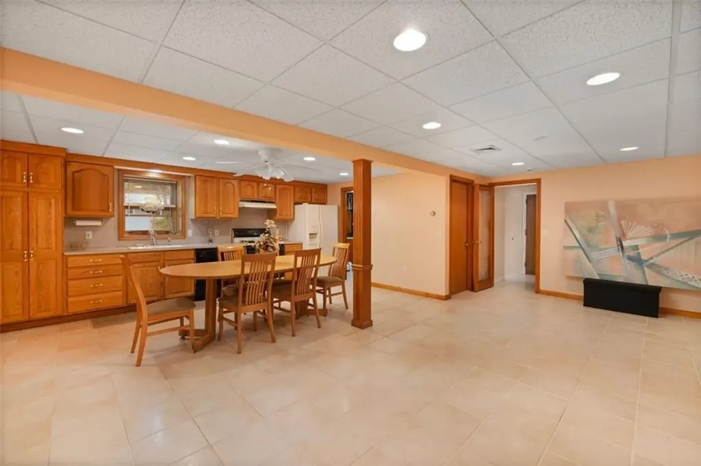 9 Daisy Court Cranston RI 02920
