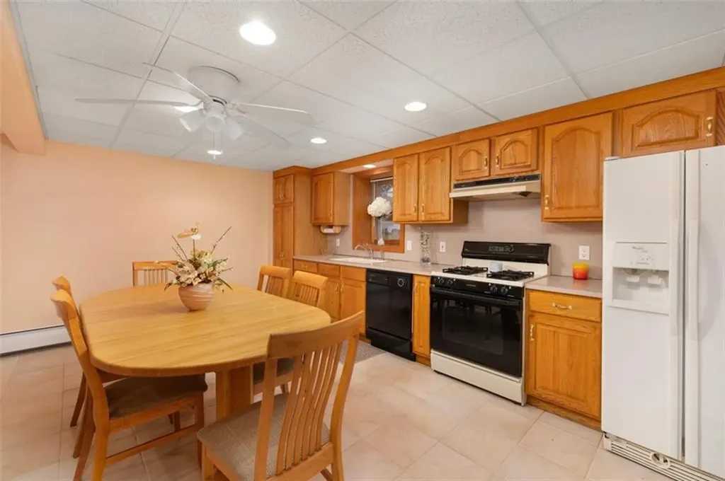 9 Daisy Court Cranston RI 02920