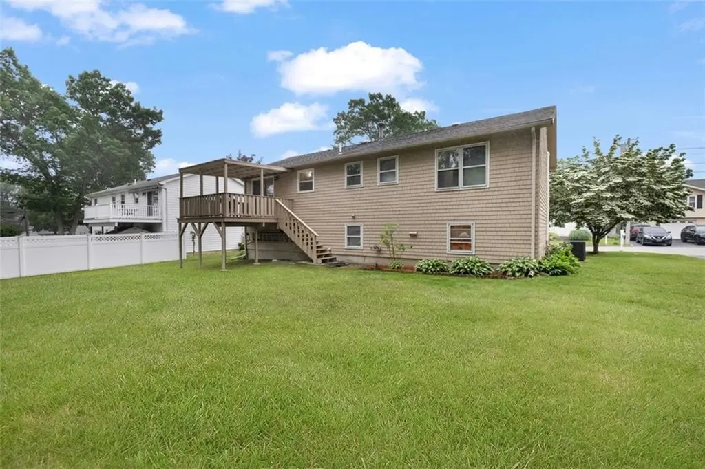 9 Daisy Court Cranston RI 02920