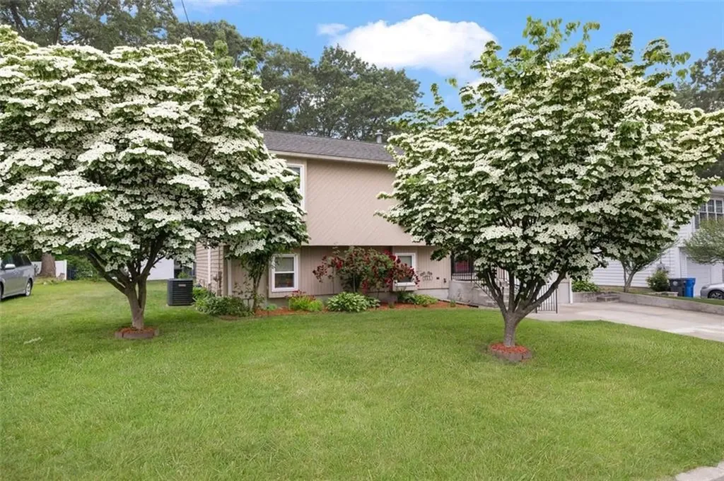 9 Daisy Court Cranston RI 02920