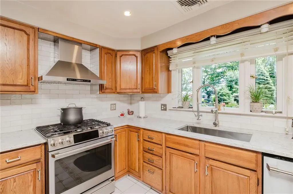 35 Williams Street Lincoln RI 02865