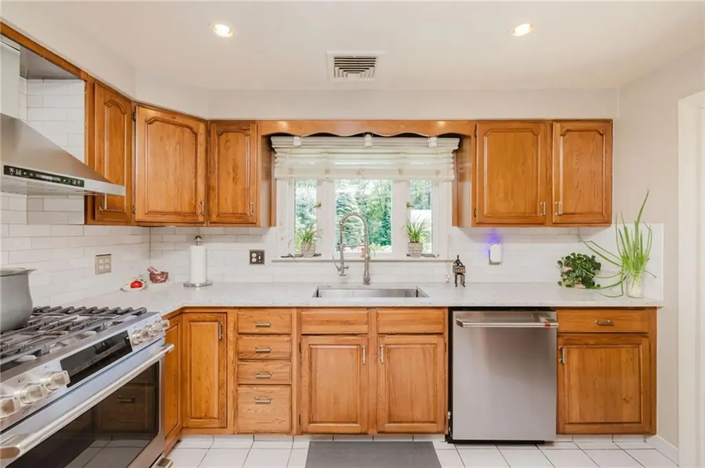 35 Williams Street Lincoln RI 02865