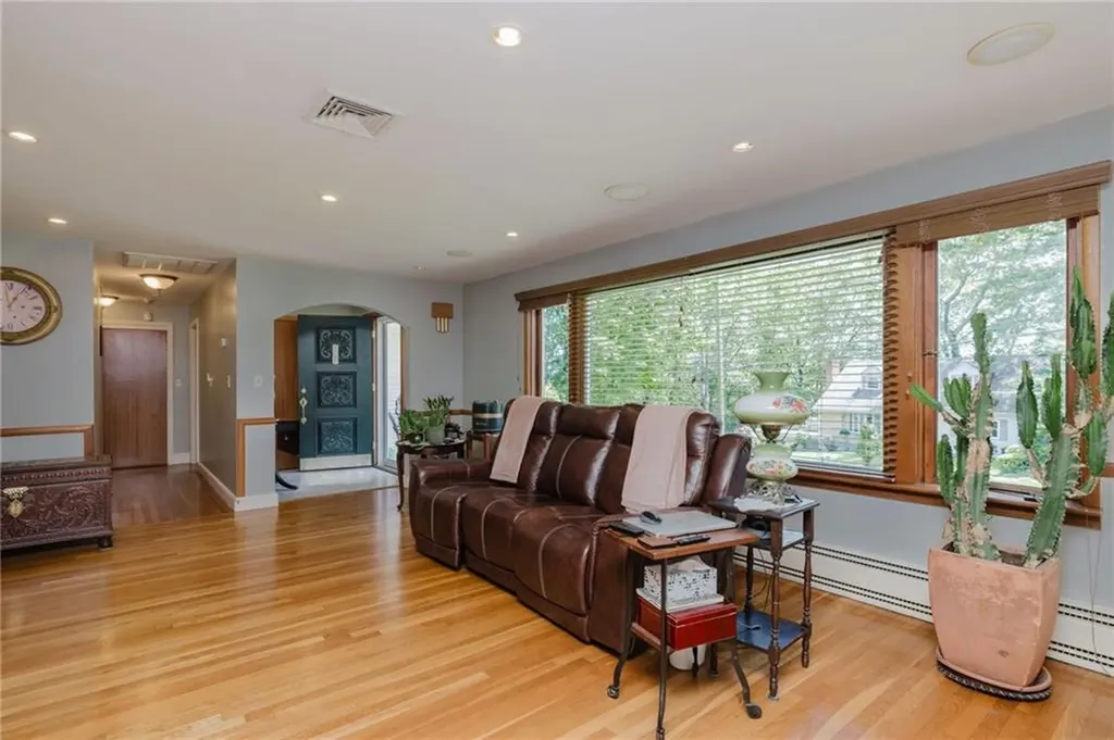 35 Williams Street Lincoln RI 02865