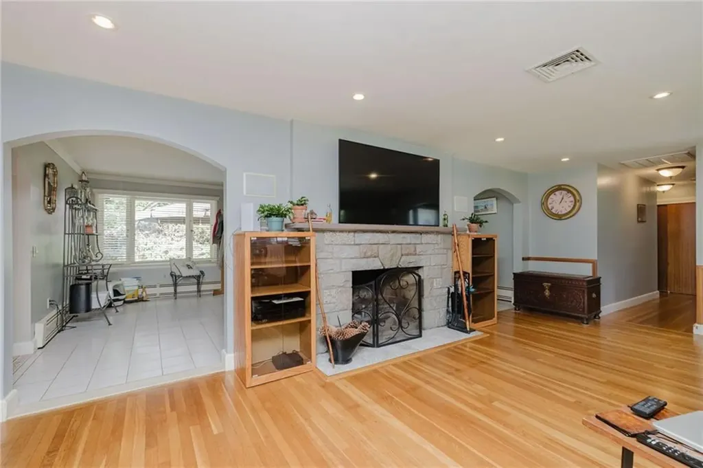 35 Williams Street Lincoln RI 02865