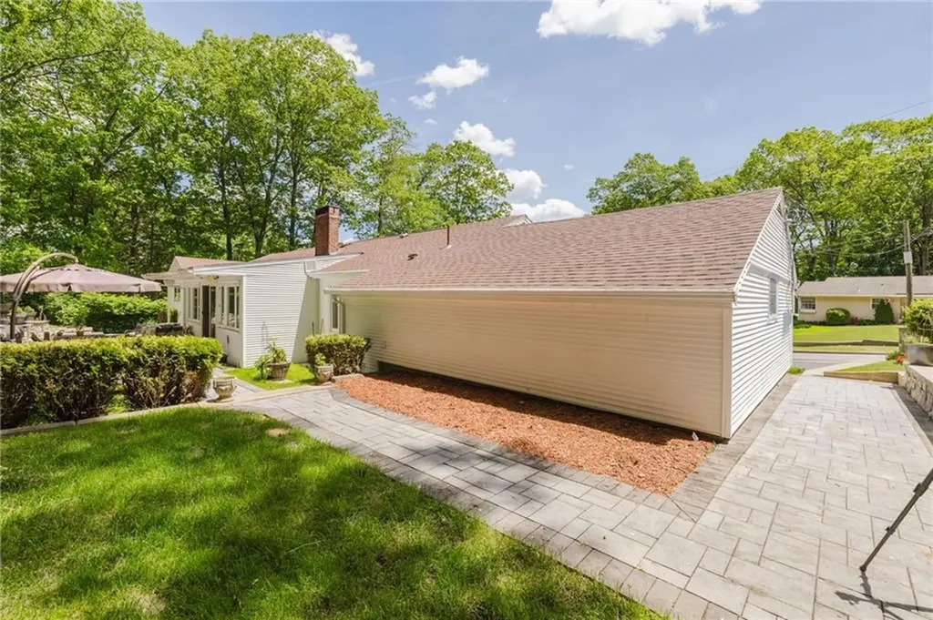 35 Williams Street Lincoln RI 02865