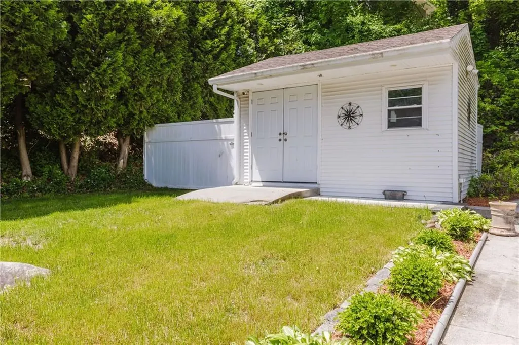 35 Williams Street Lincoln RI 02865