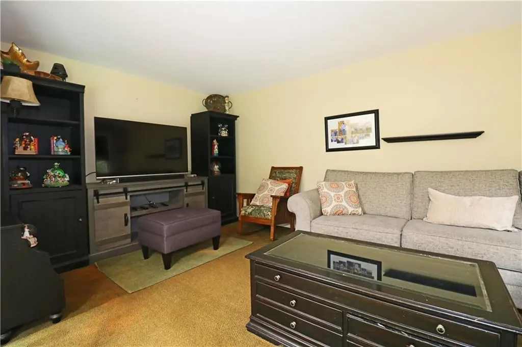 23 Sherman Lane Middletown RI 02842