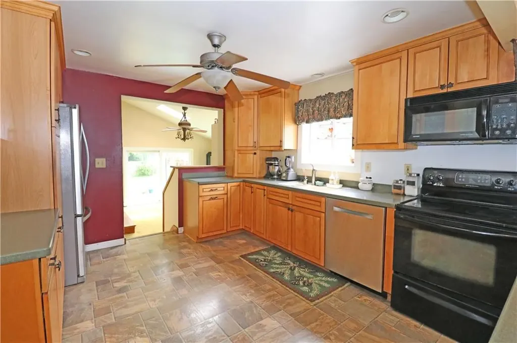 23 Sherman Lane Middletown RI 02842