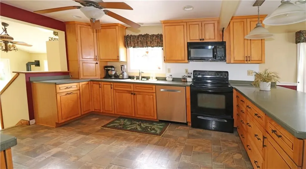 23 Sherman Lane Middletown RI 02842