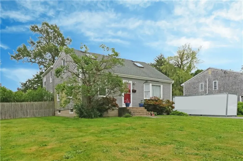 23 Sherman Lane Middletown RI 02842