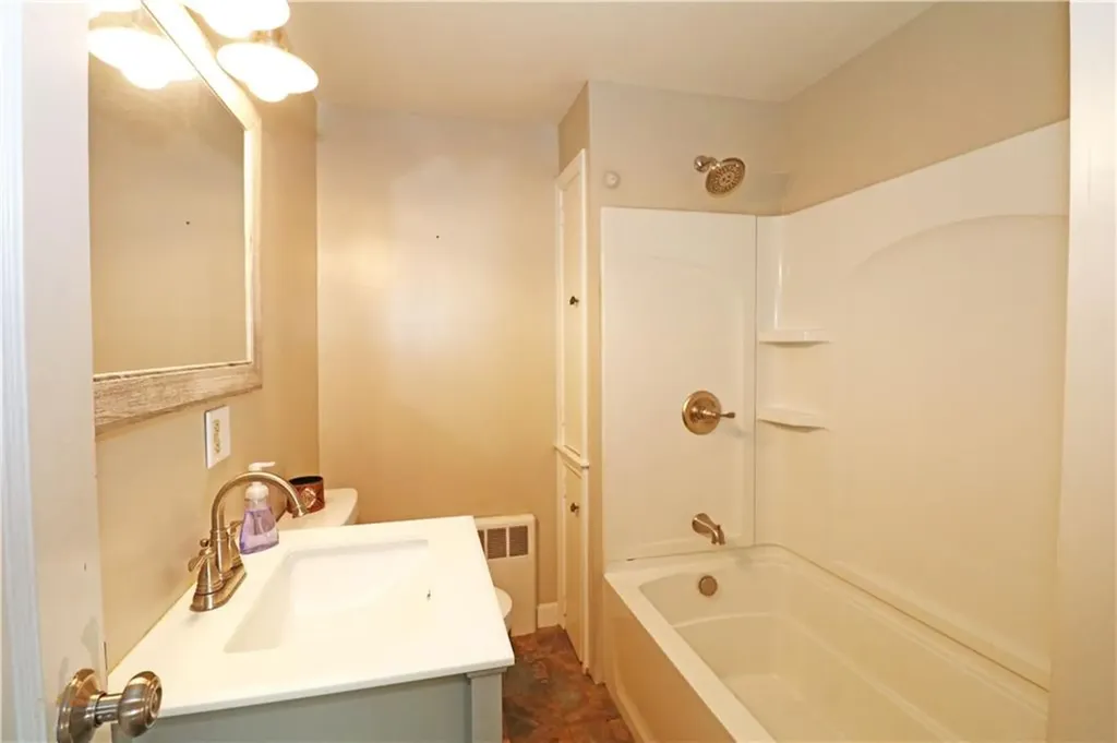 23 Sherman Lane Middletown RI 02842