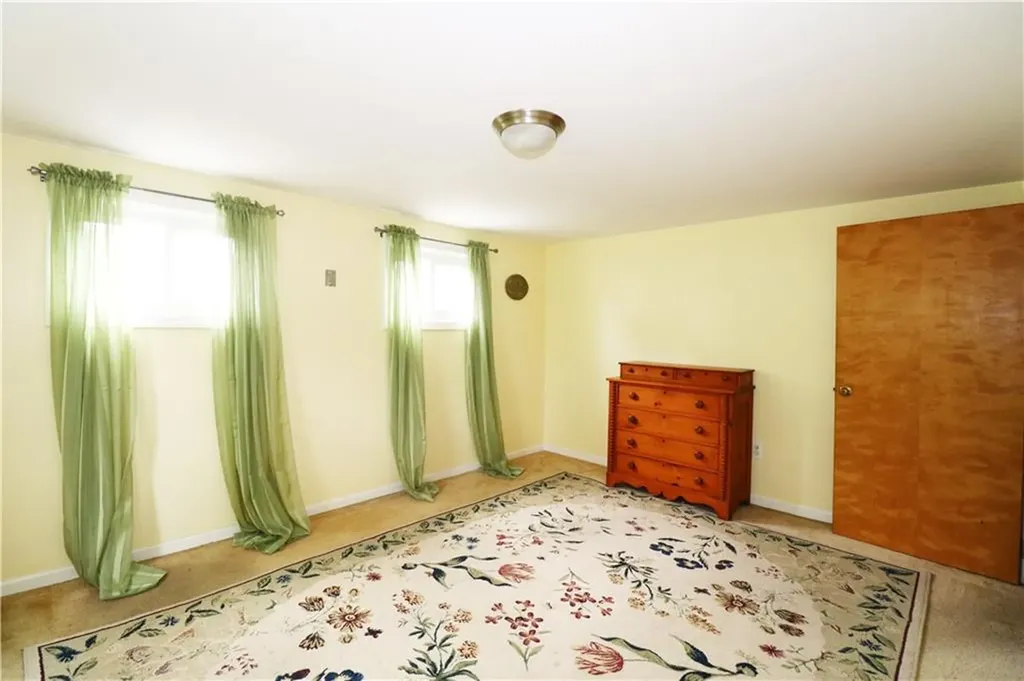 23 Sherman Lane Middletown RI 02842