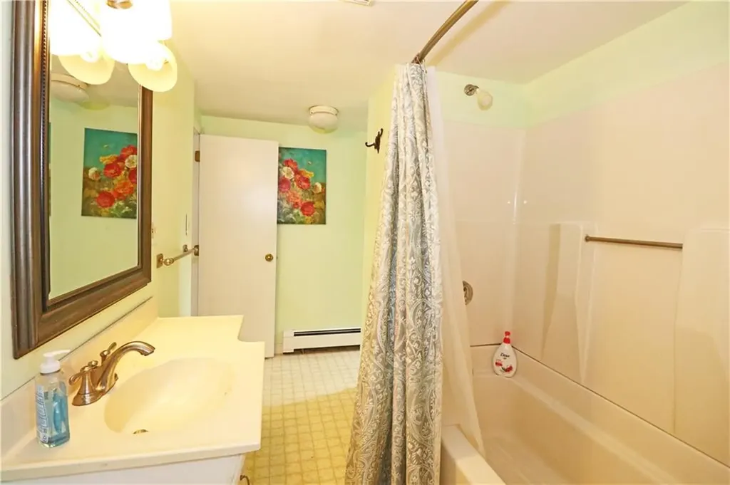 23 Sherman Lane Middletown RI 02842