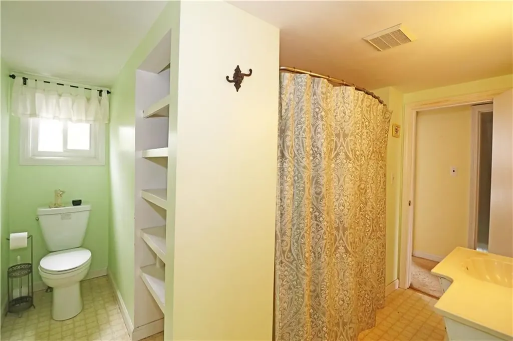 23 Sherman Lane Middletown RI 02842