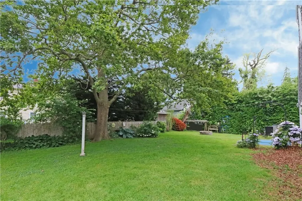 23 Sherman Lane Middletown RI 02842