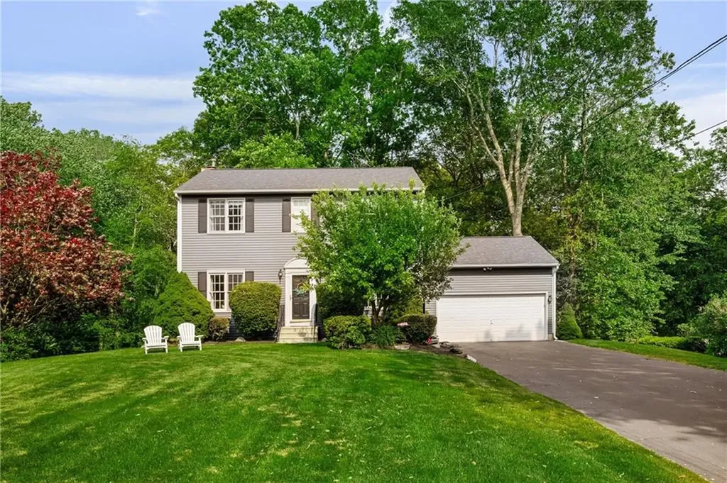 84 Country Hill Lane North Kingstown RI 02852