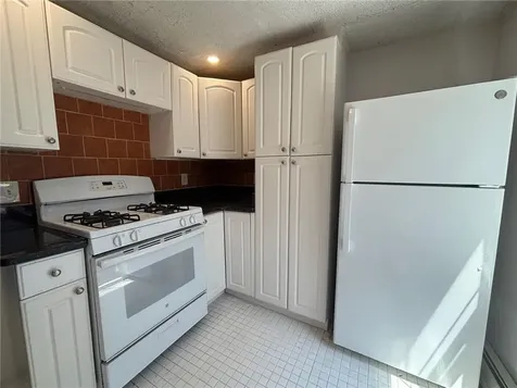 712 Hope Street Bristol RI 02809