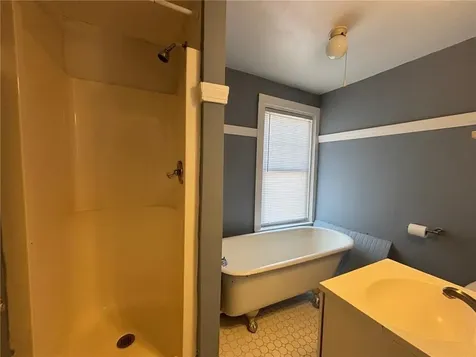 712 Hope Street Bristol RI 02809