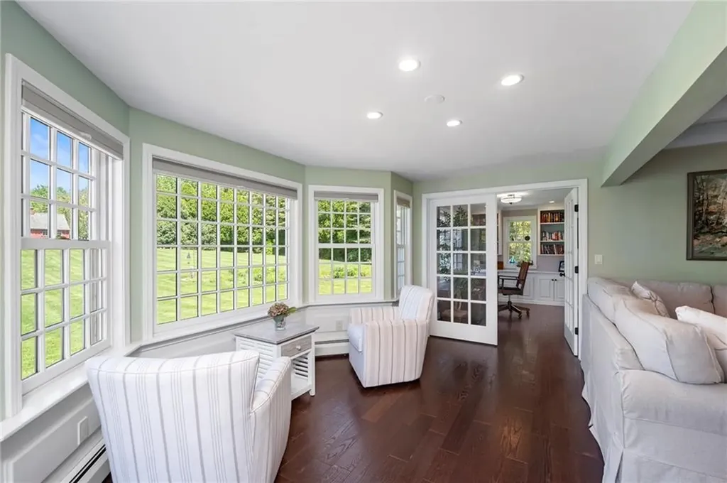 31 Peaceful Way Tiverton RI 02878