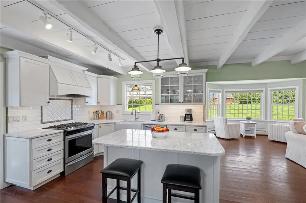 31 Peaceful Way Tiverton RI 02878