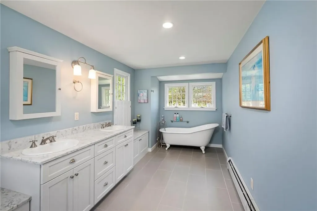 31 Peaceful Way Tiverton RI 02878