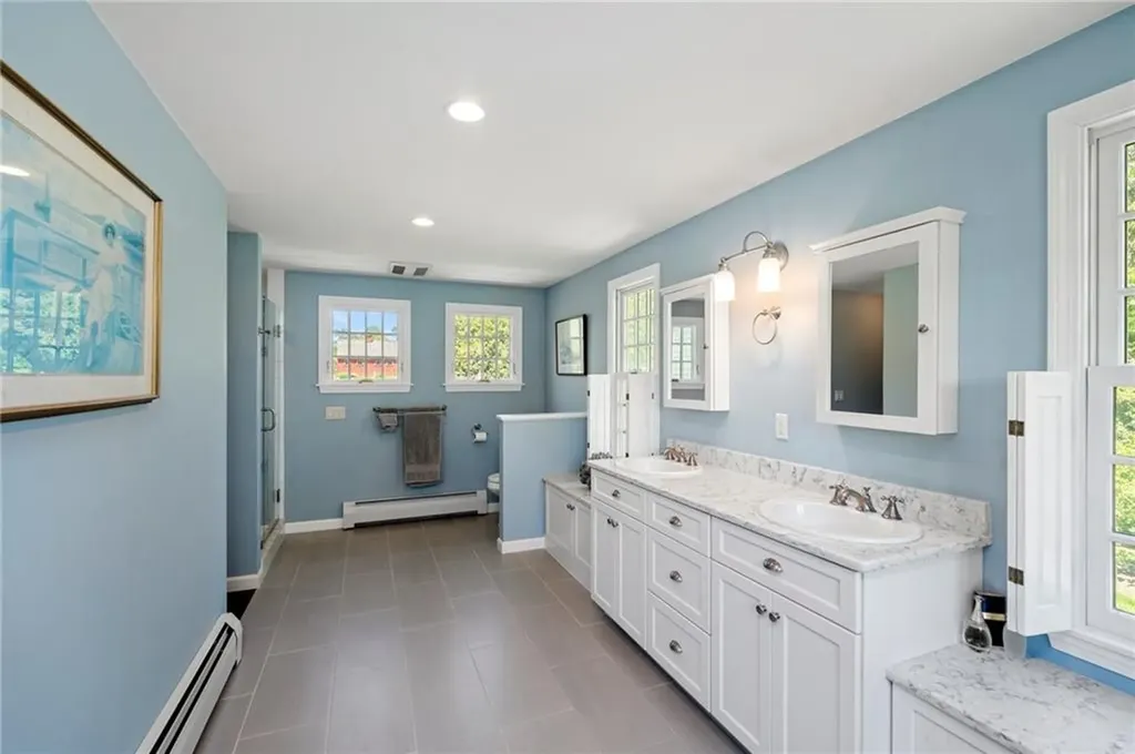 31 Peaceful Way Tiverton RI 02878
