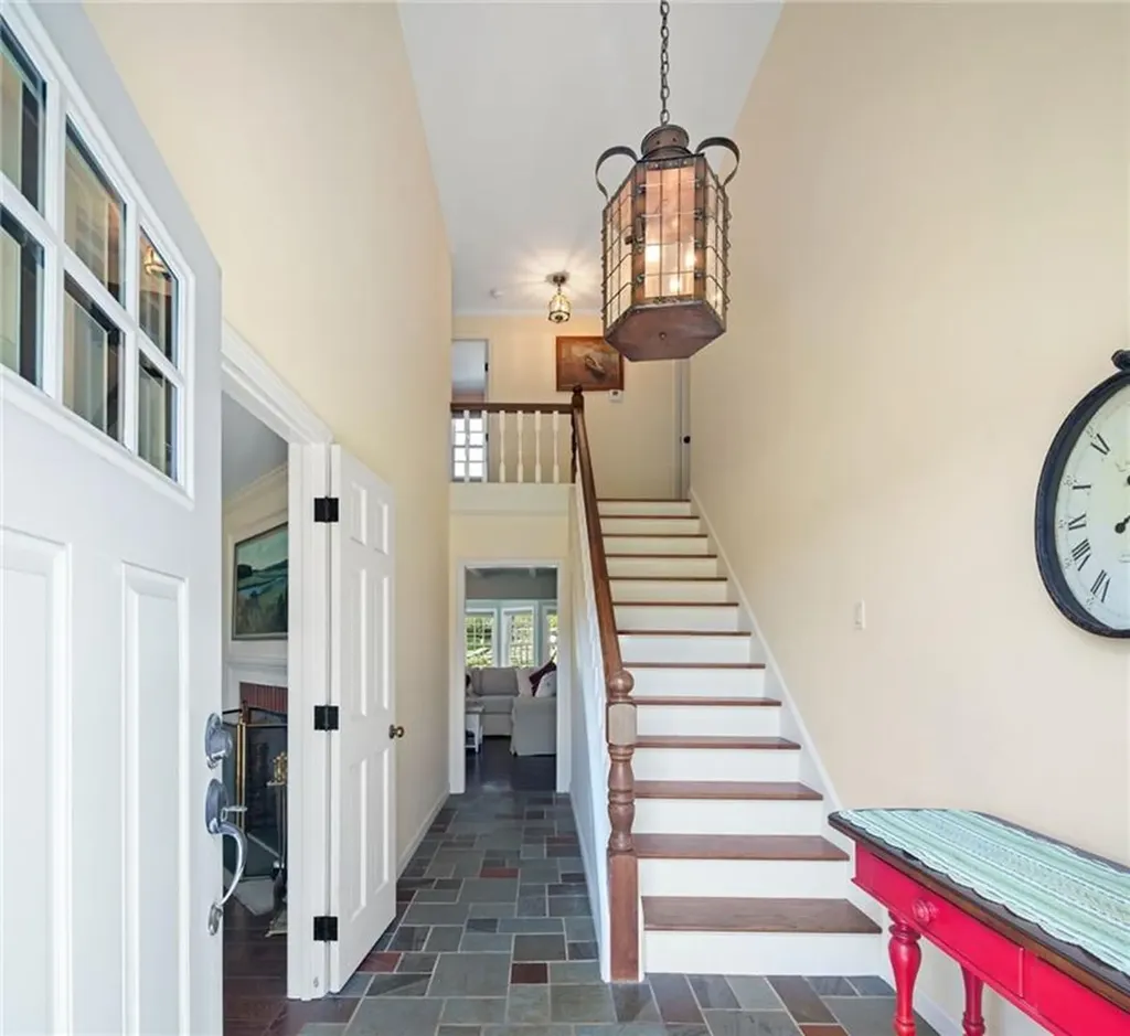 31 Peaceful Way Tiverton RI 02878
