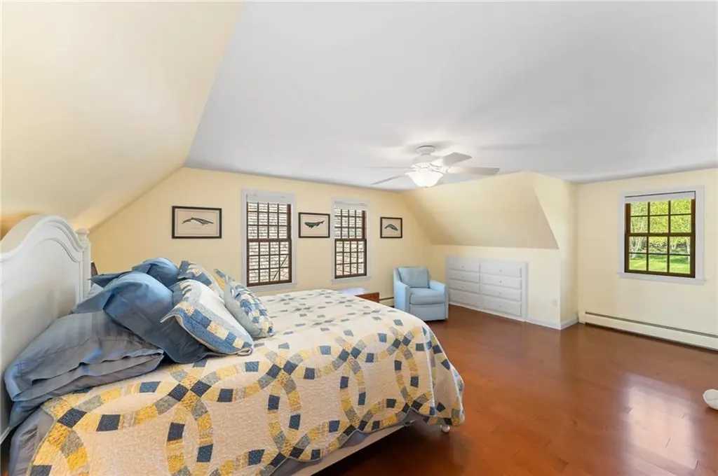 31 Peaceful Way Tiverton RI 02878